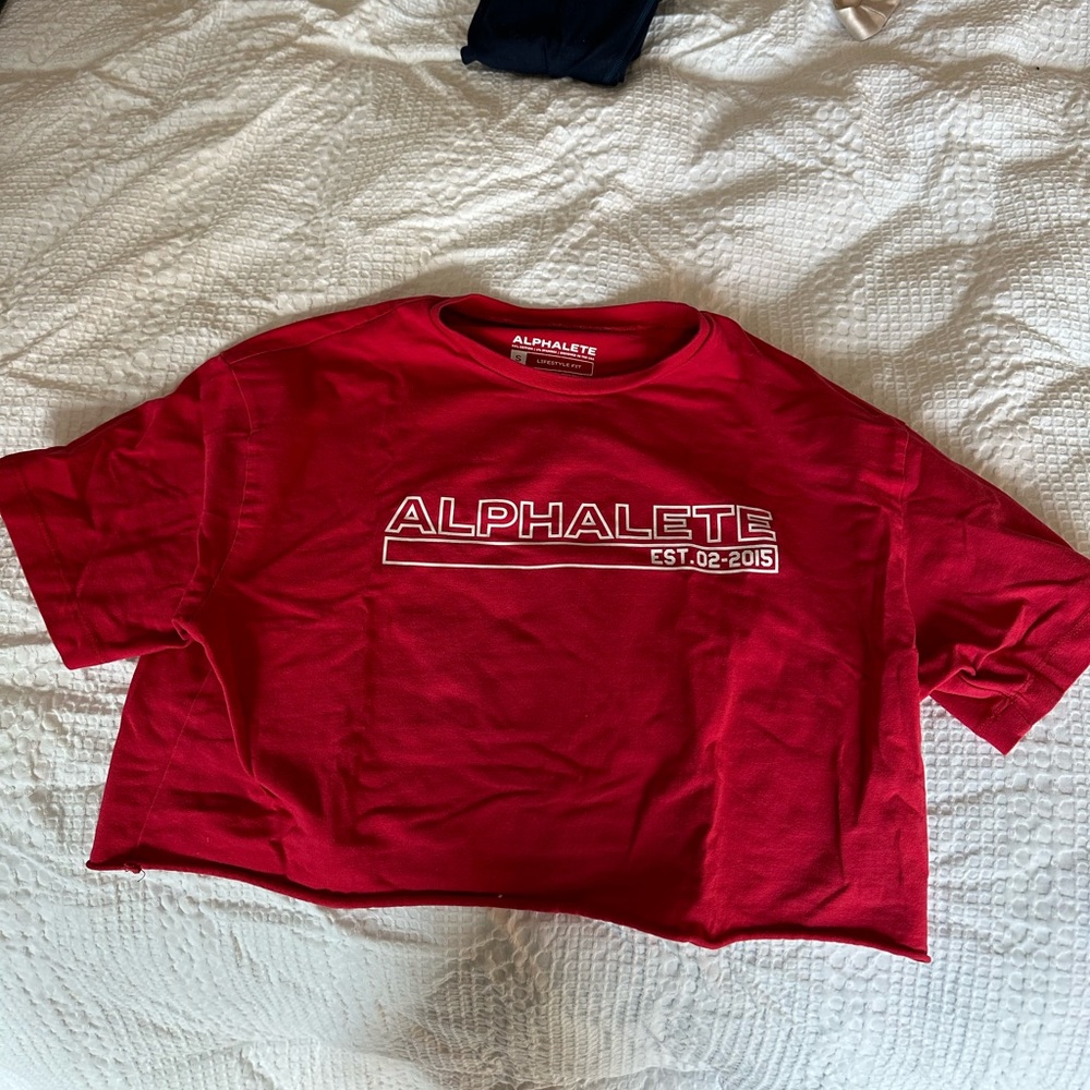 Green Women’s Alphalete Cropped Red Workout T-Shirt (Small)